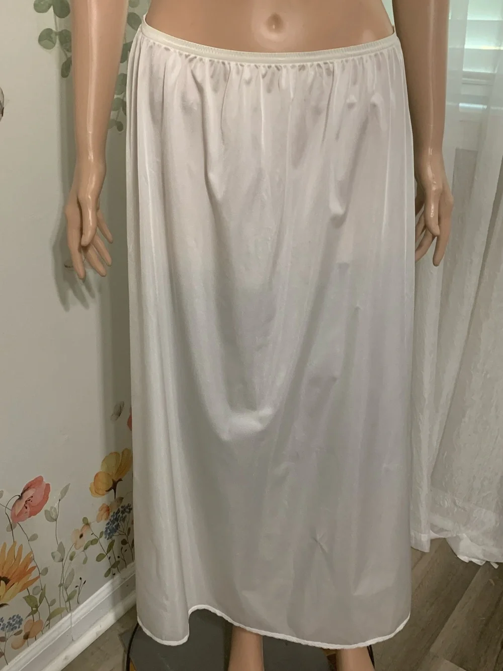 🌸 Sz XL Vanity Fair Vintage White Maxi Slip Skirt